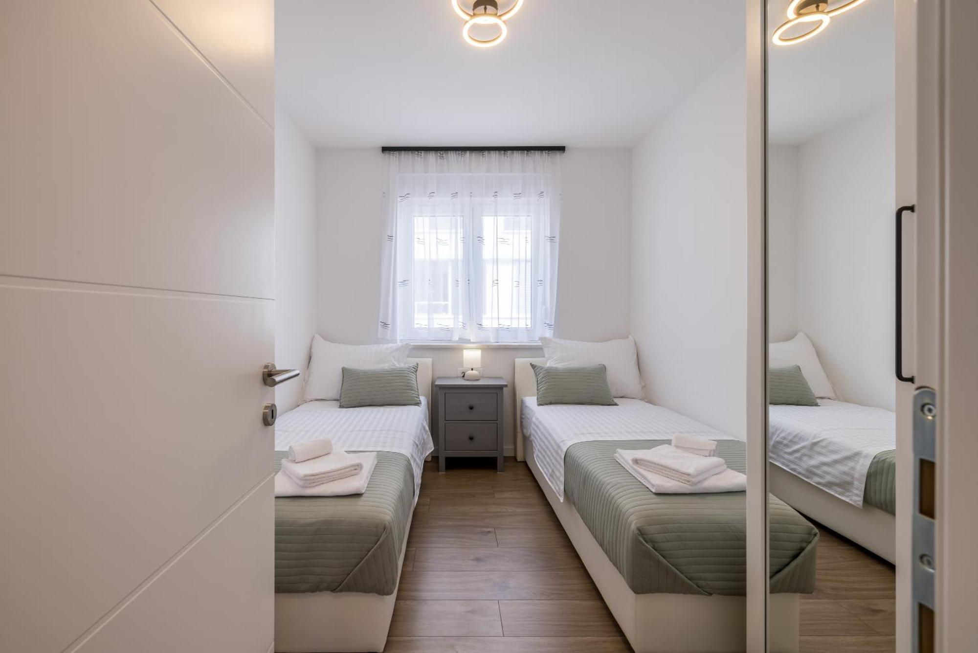 Adriatic Nest, Cozy And Modern Two Bedroom Apartment Kastela Exterior photo